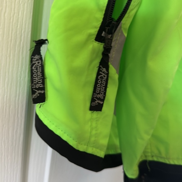 Gently worn running jacket. - Picture 5 of 7